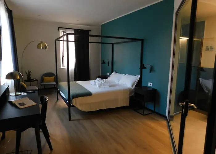 Piumaviola Beds & Parma