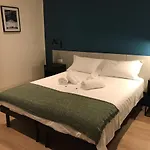 Piumaviola Beds & Aparthotel Parma