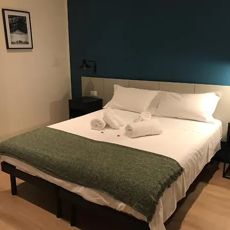 Piumaviola Beds & Ξενοδοχείο με διαμερίσματα Πάρμα