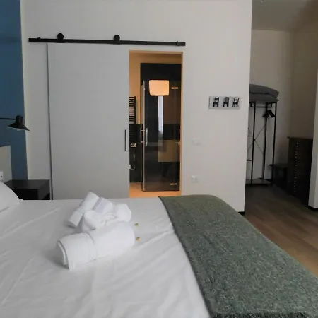 Piumaviola Beds & Ξενοδοχείο με διαμερίσματα Πάρμα