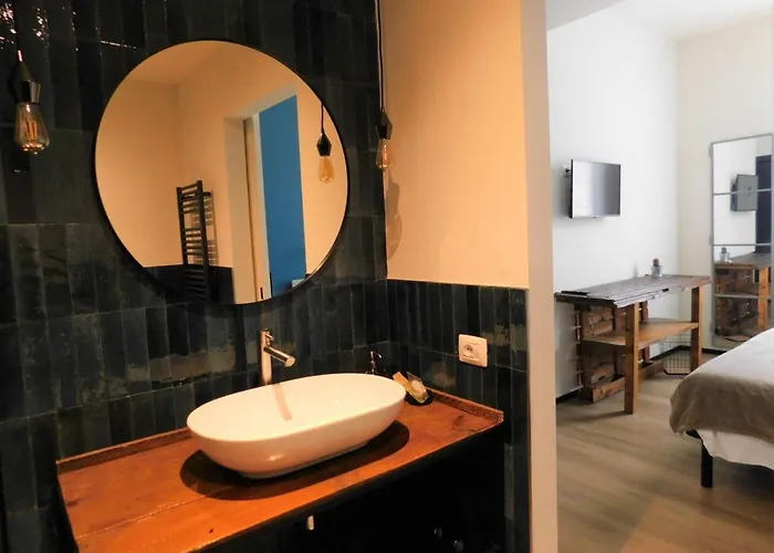 Piumaviola Beds & 4* Parma